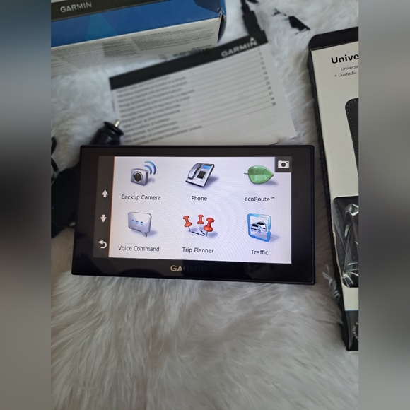 Garmin nuvi 2689LMT Automobile Portable GPS Navigator With Carrying Case - Picture 5 of 9